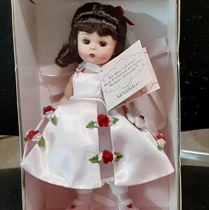 Madame Alexander "Bee My Valentine" 9" Doll